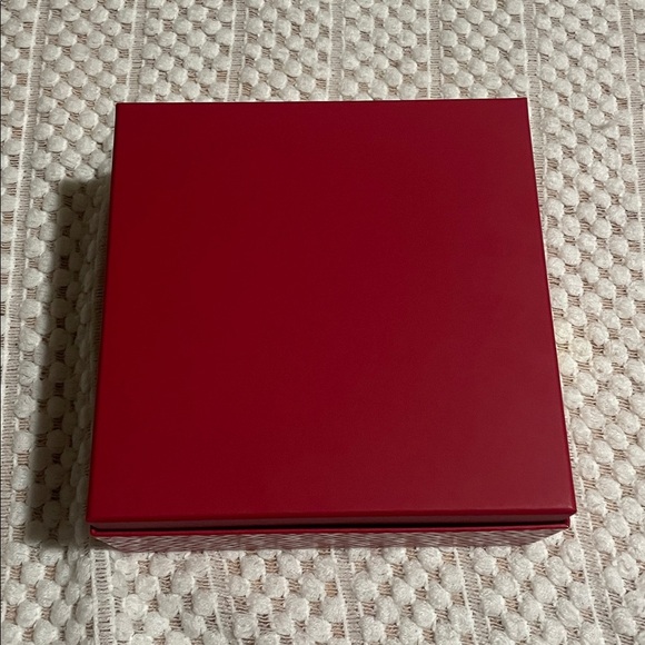 Christian Dior Limited Edition Red and Gold Gift Box - Picture 4 of 10